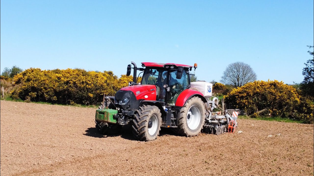SOWING ARABLE SILAGE IN ONE PASS FOR THE FIRST TIME EVER!! Erth Agriseeder & Case Maxxum 150!!