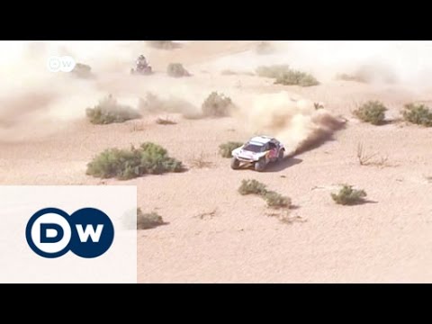 Stephane Peterhansel leads in Dakar