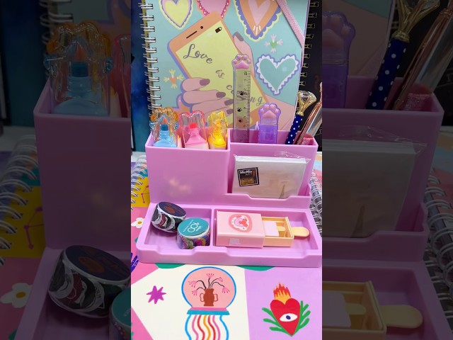 Vídeo relacionado con Naapesi Organizador de Escritorio de 5 Compartimentos, Caja de Plástico y Madera para Guardar Papelería, Soporte Organizador Escritorio para Control Remoto, Cosméticos, Bolígrafos y Gafas (Blanco)