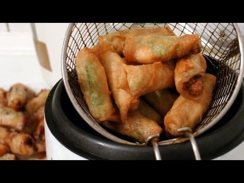 Vietnamese crispy spring roll - Nem rán / Ram Quảng/ Chả Giò | Helen's Recipes