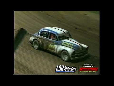 Nostalgia Sedans: A-Main - Maryborough Speedway - 17.11.2001