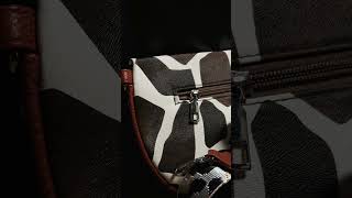 GWEN - crossbody ledvinka s potiskem žirafy
