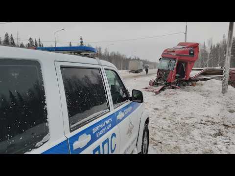 5 грузовиков и 2 легковушки столкнулись на Пермском тракте