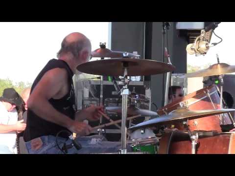Kentucky Headhunters - Fred Young Drum Solo.mov