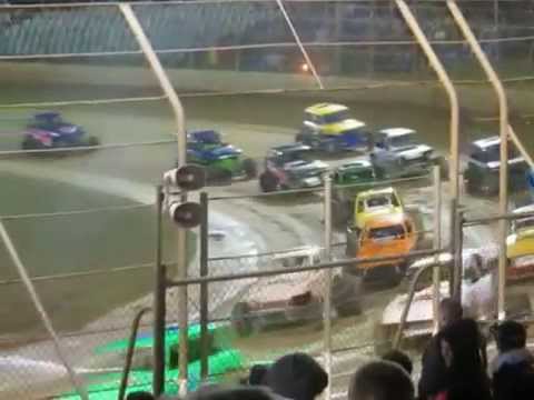 Start of the "A" main for the Super Rods at Warrnambool Easter Sunday 5.4.2015