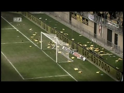 Roda fans slopen west tribune (anti fusie protest 2009)