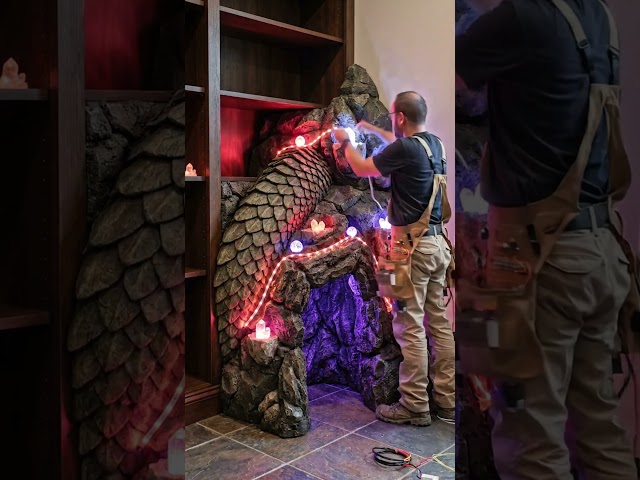 Vídeo relacionado con SUPERDANT Dragón blanco decoración colgante de pared 2 piezas arte medieval juego de tapices verticales de poliéster para colgar en la pared para hombre cueva fantasía habitación decoración princesa