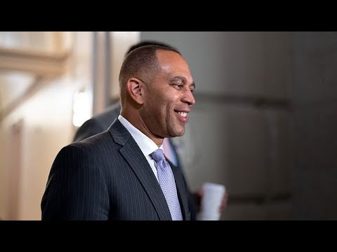 حكيم جيفريز.. أول أمريكي أسود يتزعم الديمقراطيين في مجلس النواب