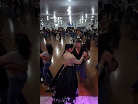 no Valdir Trentin clube do Vovô em Chopinzinho no Paraná.Brasil #shotrs #baile #dancarinos #dança .