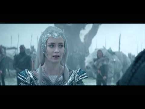 Le Chasseur et la Reine des Glaces / Extrait "Apportez-moi le mirroir" VF [Au cinéma le 20 Avril]