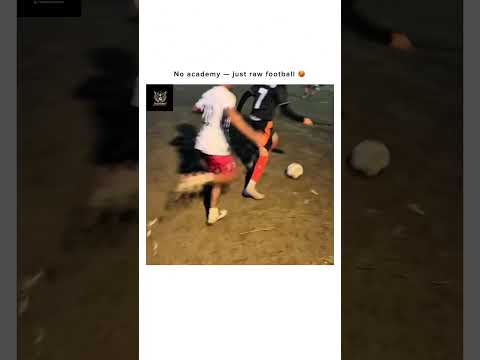 Meanwhile some street football in Germany 🥶🥶