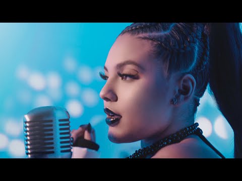 Soley - Cuando Cae El Sol (Video Oficial)