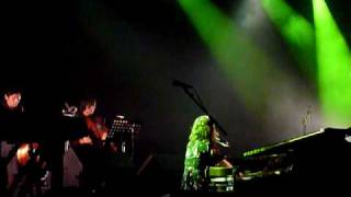 Regina Spektor singing 'Machine' Live - Serpentine Sessions, Hyde Park