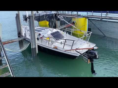 Contessa 26: Time for a  bottom wash at the 'Floating Dock'.