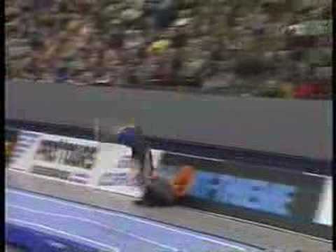 2002 World Cup Tumbling - Rob Small GBR Pass2