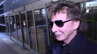 Barry Manilow Is Asked To Sing At LAX