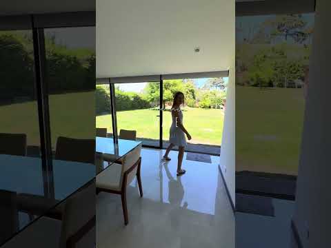 Video de YouTube - Alquiler espectacular casa en Beverly Hills, Punta del Este