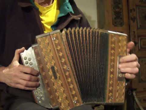 Herfeld & Comp. Neuenrade, Westfalen, ca 1910 / https://akkordeon-museum.ch/sammlung/