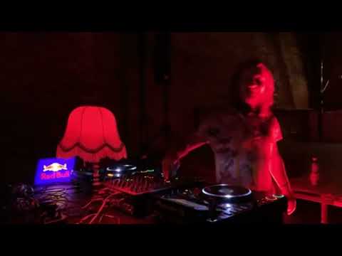 Audiomutz Live with Just Bee