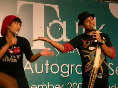 Taufik Batisah dancing to a Bollywood song!