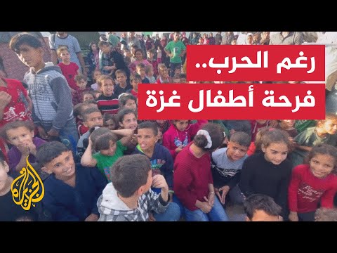 "أول مرة نفرح".. أطفال النازحين يعبرون عن سعادتهم باحتفالية بمستشفى وسط غزة