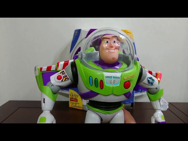 Vídeo relacionado con Disney Store Official, Toy Story (Pixar), Set de figuritas, 8 figuritas de Buzz Lightyear, Woody, Jessie, Perdigón, Rex, Jam, alienígena y Oloroso Pete, a Partir de 3 años