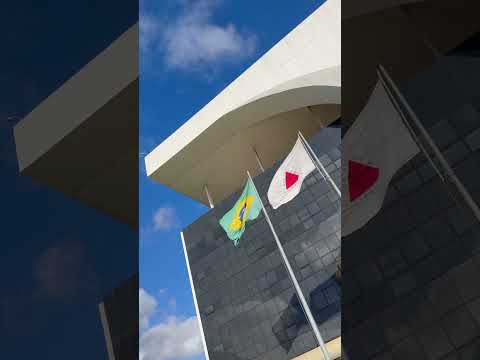Bandeiras do Brasil e de Minas Gerais, no palácio Tiradentes, Cidade Administrativa de Minas Gerais