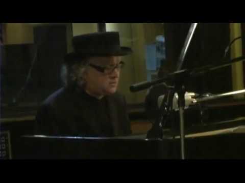 John Lee Sanders covers the classics of Elton John