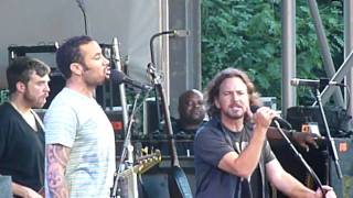 Ben Harper &amp; Eddie Vedder - Under Pressure - Berlin, Wulheide - 30 June 2010