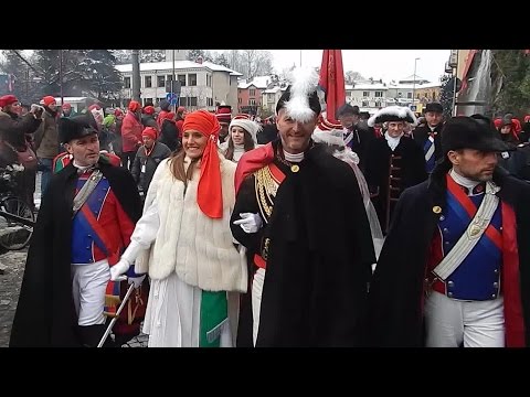 Mugnaia e Generale in corteo al Carnevale Ivrea 2015