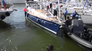 preview picture of video 'Sailing boat leaving guest harbour in Visby'