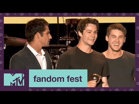 Teen Wolf Cast Accepts Fandom Icon | Fandom Fest 2017 | MTV