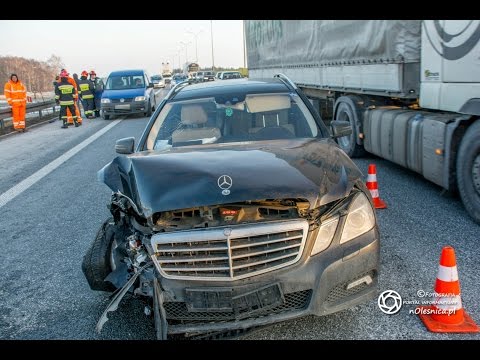 Zderzenie dwóch mercedesów na S8