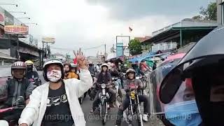 Download lagu Ratusan motor classic memenuhi stadion pakansari mp3