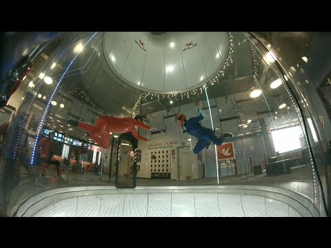 Indoor skydiving: kneeflypalooza2 (Nell 33)