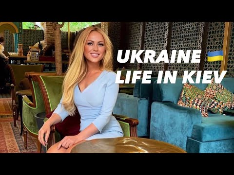 Ukraine 🇺🇦 Life in Kiev, January 28, 2026. The Streets of Kiev, Ukraine. Streets Scenes.