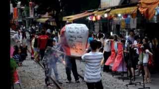 preview picture of video 'Grandma's shifen lantern festival, Pingxi, TAIWAN'