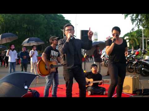 Aksi Kamisan 501 - Melanie Subono feat Usman Hamid - Darah Juang
