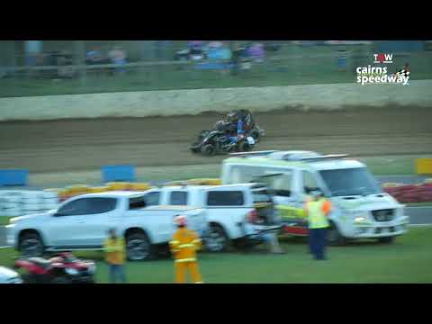 Oct 15th 400h1 at TWW Cairns Speedway - Formula 400s heat 1