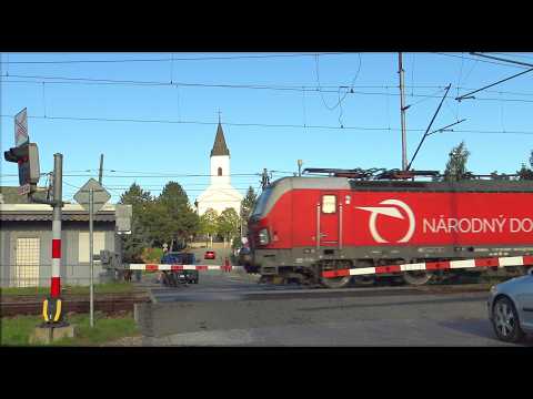 Rôzne vlaky Slovensko / Trains in Slovakia. Laminatka, Dragon 2 PKP, Metropolitan, 362 a 350 retro