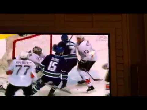 Hockey fight Vancouver Canucks vs Oilers