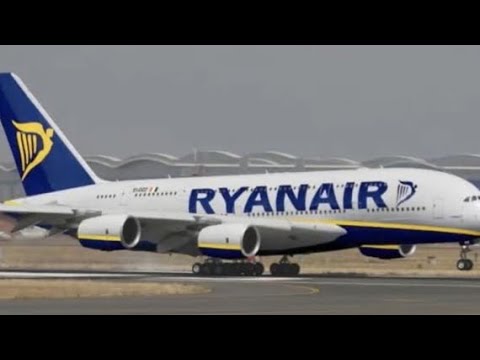 Mind-blowing plane images by Jevin Richardson!