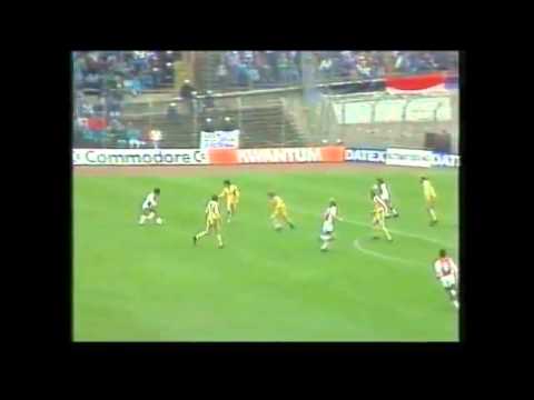 Bryan Roy scores the 2-1 against Feyenoord in 1989