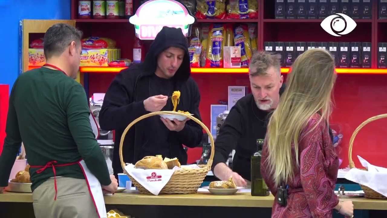 Djemtë nisin sfidën, ndajnë detyrat për përgatitjen e byrekut