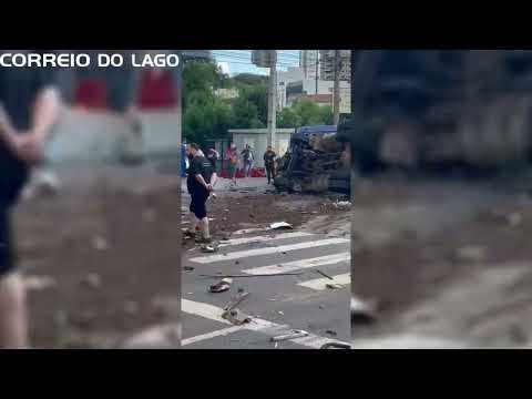 Carreta desgovernada provoca caos em Chapecó: dez ficam feridos em acidente com nove veículos