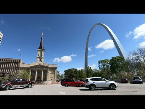 image-What time is free parking in St. Louis?