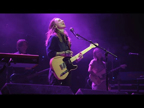 Julien Baker - Everybody Does (Live in London)