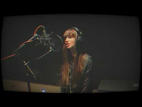 Viki Gabor #Hot16Challenge2