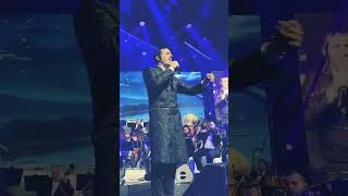 ״עברתי בחושך״ בניני האומה בליווי הפילהרמונית.