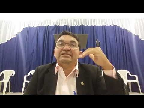 Quem ora fala com Deus.